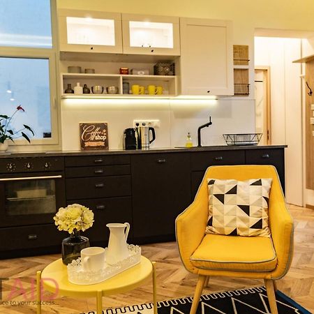 M10 Apartment - Hostaid Budapest Esterno foto