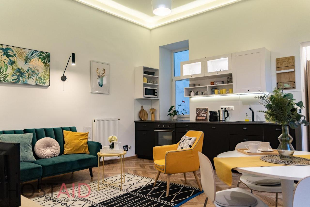 M10 Apartment - Hostaid Budapest Esterno foto
