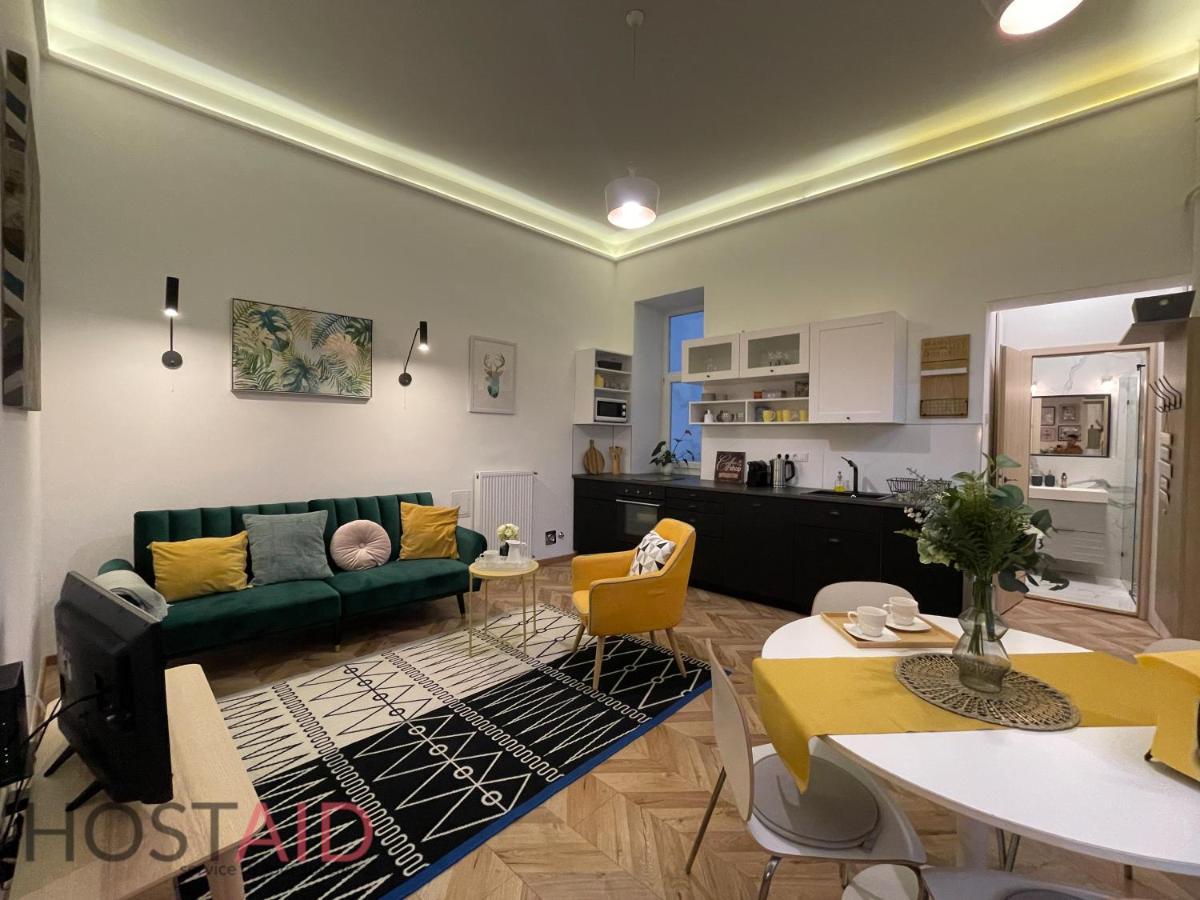 M10 Apartment - Hostaid Budapest Esterno foto