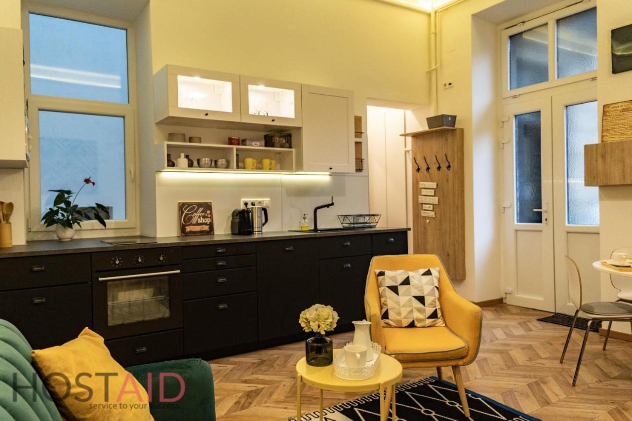 M10 Apartment - Hostaid Budapest Esterno foto
