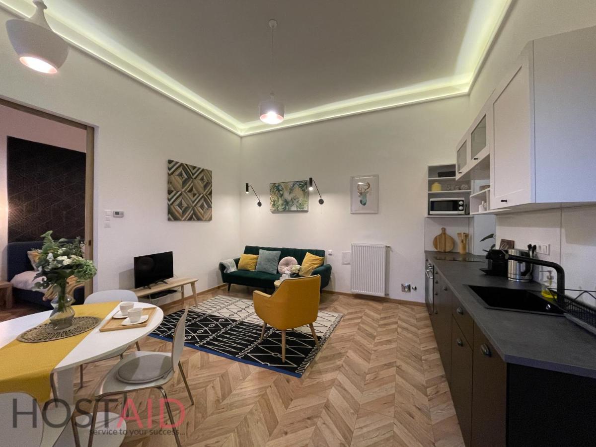 M10 Apartment - Hostaid Budapest Esterno foto
